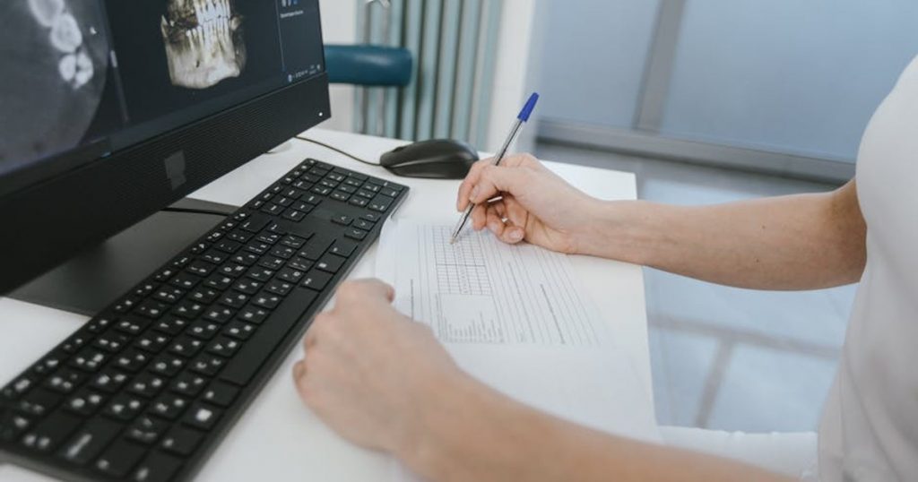 Ilustracja do artykułu: Zastosowanie AI w zarządzaniu dokumentacją badań klinicznych: Rewolucja Efektywności i Bezpieczeństwa